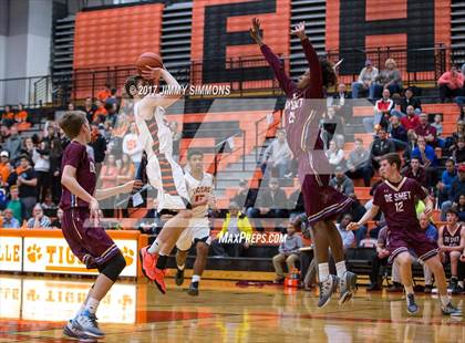 Thumbnail 1 in DeSmet Jesuit @ Edwardsville photogallery.