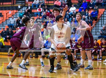 Thumbnail 1 in DeSmet Jesuit @ Edwardsville photogallery.