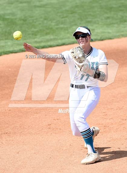 Thumbnail 1 in Santiago vs. Capistrano Valley (CIF SS D3 Final) photogallery.