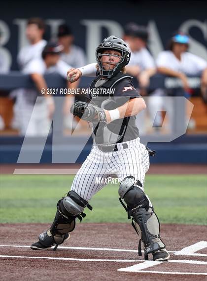 Thumbnail 1 in Rockwall vs. Rockwall-Heath (UIL 6A Regional Final) photogallery.