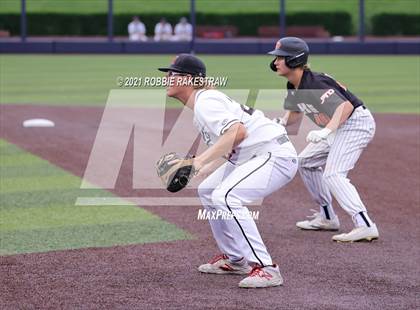 Thumbnail 3 in Rockwall vs. Rockwall-Heath (UIL 6A Regional Final) photogallery.