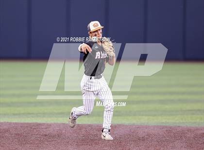 Thumbnail 1 in Rockwall vs. Rockwall-Heath (UIL 6A Regional Final) photogallery.