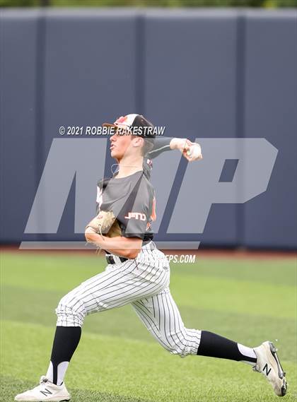 Thumbnail 3 in Rockwall vs. Rockwall-Heath (UIL 6A Regional Final) photogallery.