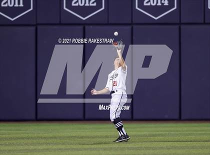 Thumbnail 3 in Rockwall vs. Rockwall-Heath (UIL 6A Regional Final) photogallery.
