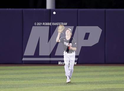 Thumbnail 3 in Rockwall vs. Rockwall-Heath (UIL 6A Regional Final) photogallery.