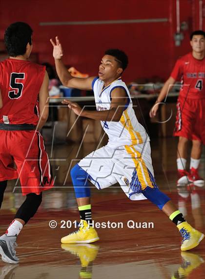 Thumbnail 3 in Benicia vs. Oak Hills (MaxPreps Holiday Classic) photogallery.