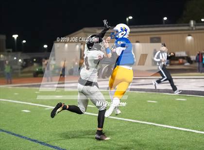 Thumbnail 1 in Clemens vs Bowie (UIL 6A Bi-District Playoff) photogallery.