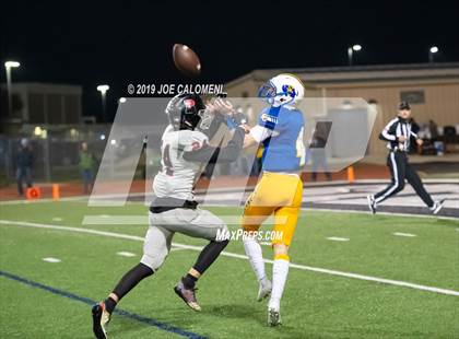 Thumbnail 3 in Clemens vs Bowie (UIL 6A Bi-District Playoff) photogallery.
