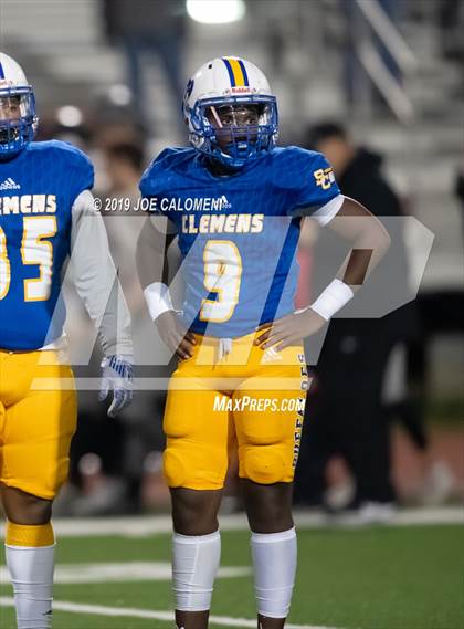 Thumbnail 2 in Clemens vs Bowie (UIL 6A Bi-District Playoff) photogallery.