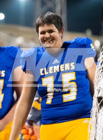 Thumbnail 1 in Clemens vs Bowie (UIL 6A Bi-District Playoff) photogallery.