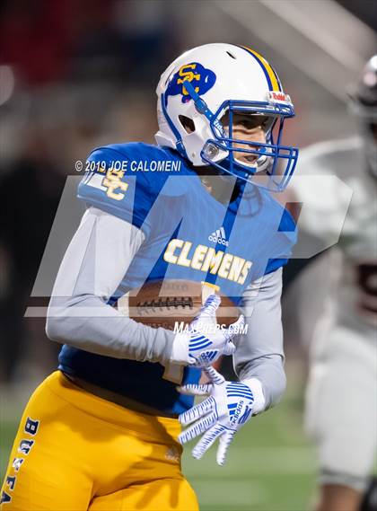 Thumbnail 1 in Clemens vs Bowie (UIL 6A Bi-District Playoff) photogallery.