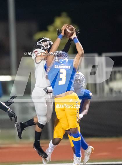 Thumbnail 1 in Clemens vs Bowie (UIL 6A Bi-District Playoff) photogallery.