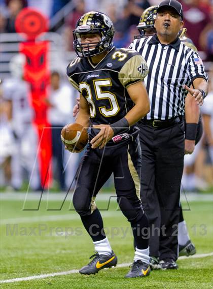 Thumbnail 3 in Flour Bluff vs. Calhoun (UIL 4A D2 Region 4 Area Playoff) photogallery.