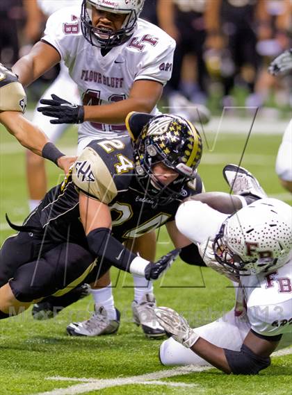 Thumbnail 1 in Flour Bluff vs. Calhoun (UIL 4A D2 Region 4 Area Playoff) photogallery.