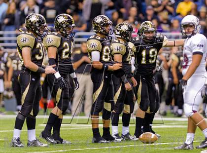 Thumbnail 3 in Flour Bluff vs. Calhoun (UIL 4A D2 Region 4 Area Playoff) photogallery.