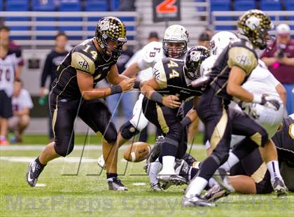Thumbnail 3 in Flour Bluff vs. Calhoun (UIL 4A D2 Region 4 Area Playoff) photogallery.