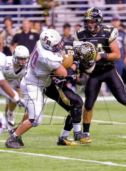 Thumbnail 3 in Flour Bluff vs. Calhoun (UIL 4A D2 Region 4 Area Playoff) photogallery.