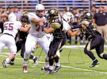 Thumbnail 2 in Flour Bluff vs. Calhoun (UIL 4A D2 Region 4 Area Playoff) photogallery.