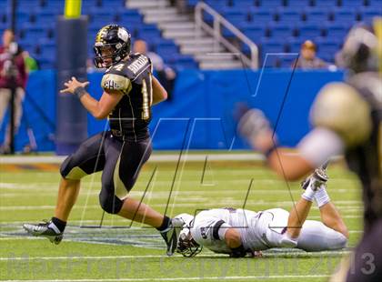 Thumbnail 3 in Flour Bluff vs. Calhoun (UIL 4A D2 Region 4 Area Playoff) photogallery.