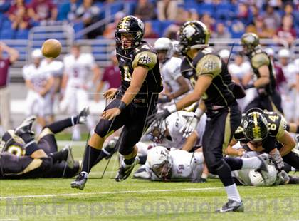 Thumbnail 1 in Flour Bluff vs. Calhoun (UIL 4A D2 Region 4 Area Playoff) photogallery.