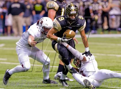 Thumbnail 2 in Flour Bluff vs. Calhoun (UIL 4A D2 Region 4 Area Playoff) photogallery.