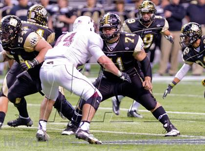Thumbnail 1 in Flour Bluff vs. Calhoun (UIL 4A D2 Region 4 Area Playoff) photogallery.
