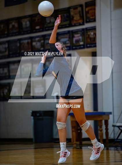 Thumbnail 3 in Arendell Parrott Academy @ Fayetteville Academy photogallery.