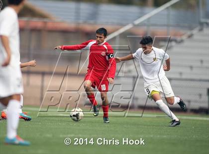 Thumbnail 2 in Tucson High Magnet School @ Salpointe Catholic (Brandon Bean Kickoff Classic - Semifinal) photogallery.