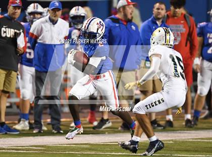 Thumbnail 1 in Holy Cross @ John Curtis Christian (LHSAA Round 1 Division 1 Playoff) photogallery.