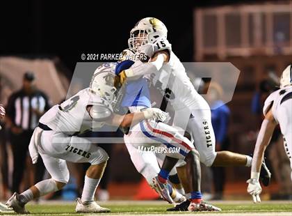 Thumbnail 2 in Holy Cross @ John Curtis Christian (LHSAA Round 1 Division 1 Playoff) photogallery.