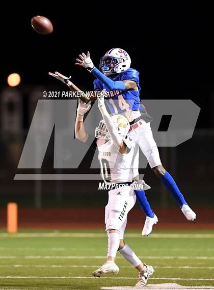 Thumbnail 2 in Holy Cross @ John Curtis Christian (LHSAA Round 1 Division 1 Playoff) photogallery.