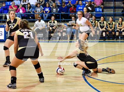 Thumbnail 2 in Paris vs Clinton  (AHSAA 3A  2nd Round Playoff) photogallery.