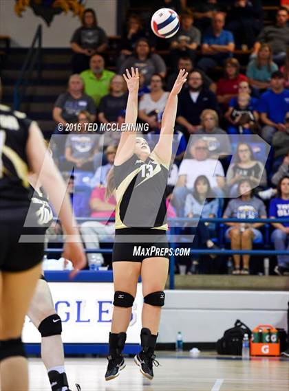 Thumbnail 2 in Paris vs Clinton  (AHSAA 3A  2nd Round Playoff) photogallery.