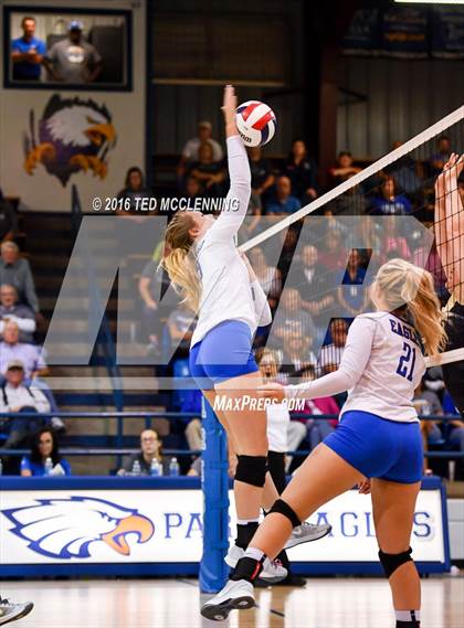 Thumbnail 2 in Paris vs Clinton  (AHSAA 3A  2nd Round Playoff) photogallery.