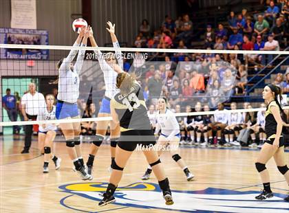 Thumbnail 3 in Paris vs Clinton  (AHSAA 3A  2nd Round Playoff) photogallery.