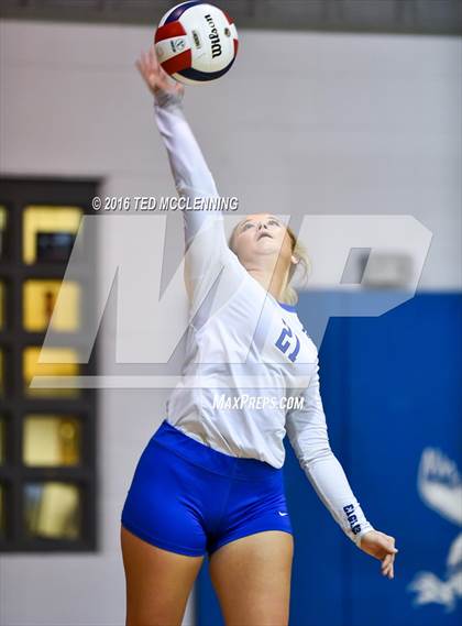 Thumbnail 1 in Paris vs Clinton  (AHSAA 3A  2nd Round Playoff) photogallery.