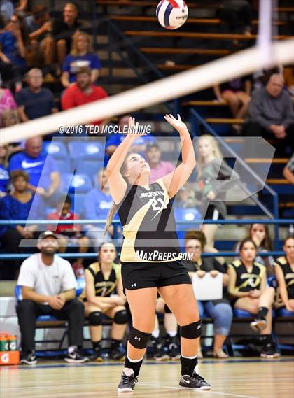 Thumbnail 2 in Paris vs Clinton  (AHSAA 3A  2nd Round Playoff) photogallery.