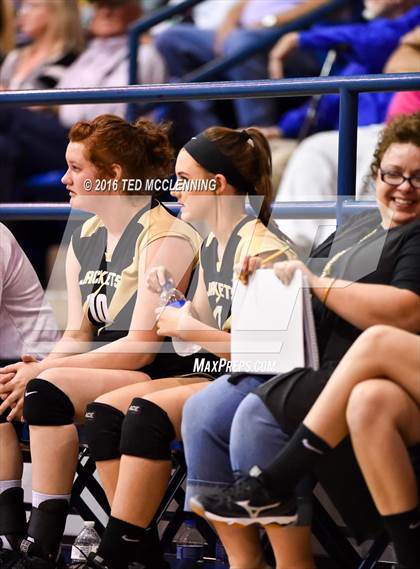Thumbnail 1 in Paris vs Clinton  (AHSAA 3A  2nd Round Playoff) photogallery.