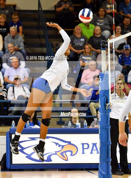 Thumbnail 3 in Paris vs Clinton  (AHSAA 3A  2nd Round Playoff) photogallery.