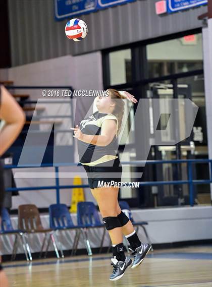 Thumbnail 2 in Paris vs Clinton  (AHSAA 3A  2nd Round Playoff) photogallery.