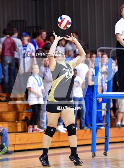 Thumbnail 1 in Paris vs Clinton  (AHSAA 3A  2nd Round Playoff) photogallery.