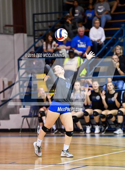Thumbnail 2 in Paris vs Clinton  (AHSAA 3A  2nd Round Playoff) photogallery.