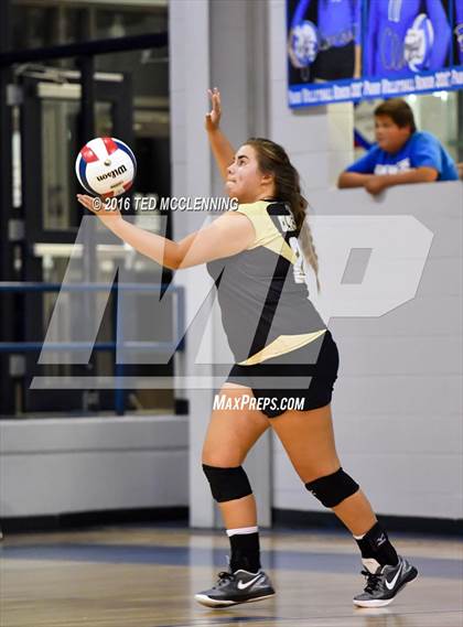 Thumbnail 1 in Paris vs Clinton  (AHSAA 3A  2nd Round Playoff) photogallery.