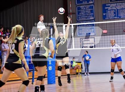 Thumbnail 2 in Paris vs Clinton  (AHSAA 3A  2nd Round Playoff) photogallery.