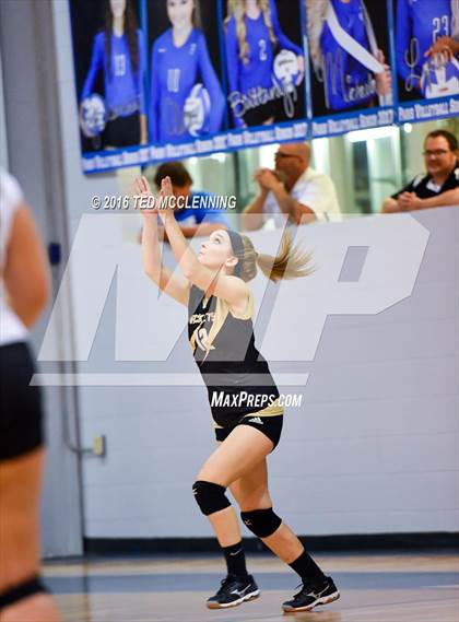 Thumbnail 1 in Paris vs Clinton  (AHSAA 3A  2nd Round Playoff) photogallery.