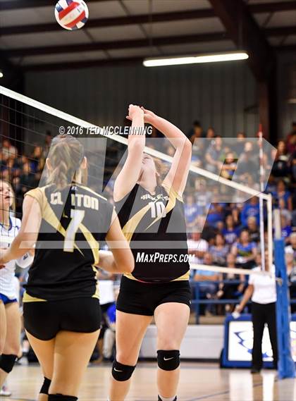 Thumbnail 1 in Paris vs Clinton  (AHSAA 3A  2nd Round Playoff) photogallery.
