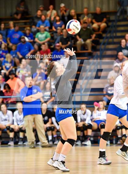 Thumbnail 3 in Paris vs Clinton  (AHSAA 3A  2nd Round Playoff) photogallery.