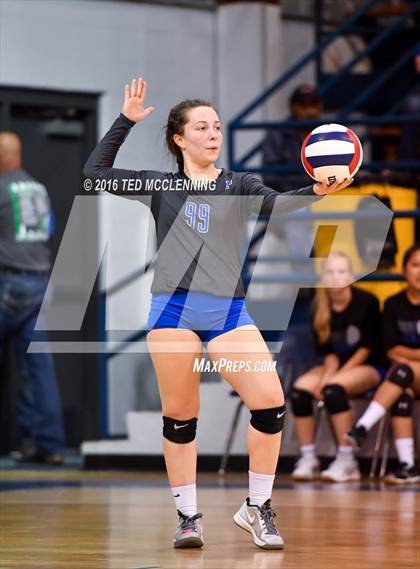 Thumbnail 3 in Paris vs Clinton  (AHSAA 3A  2nd Round Playoff) photogallery.
