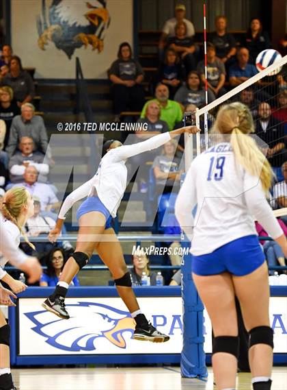 Thumbnail 1 in Paris vs Clinton  (AHSAA 3A  2nd Round Playoff) photogallery.