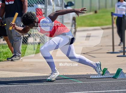 Thumbnail 1 in UIL 6A Track & Field Area 21&22 (4x200M Relay) photogallery.